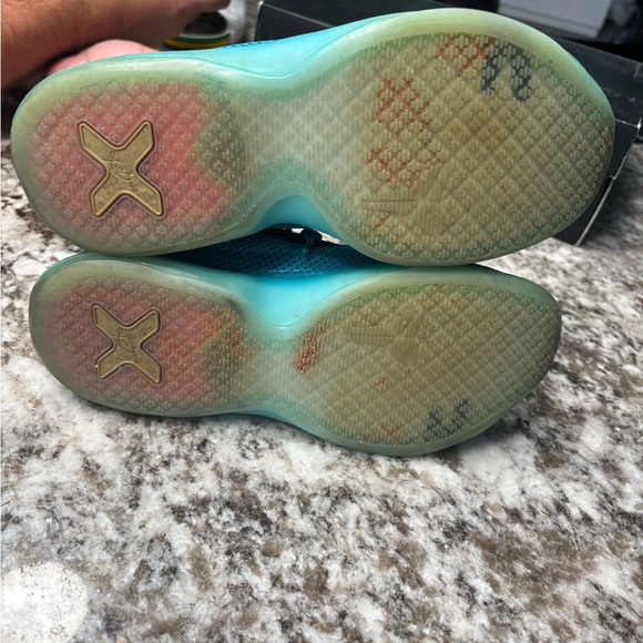 Kobe 10 5AM Flight - Picture 4 of 5